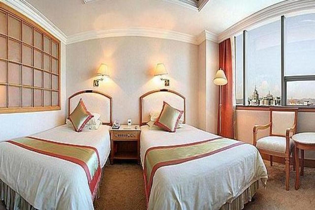 Green Land Hotel Kunming Bagian luar foto