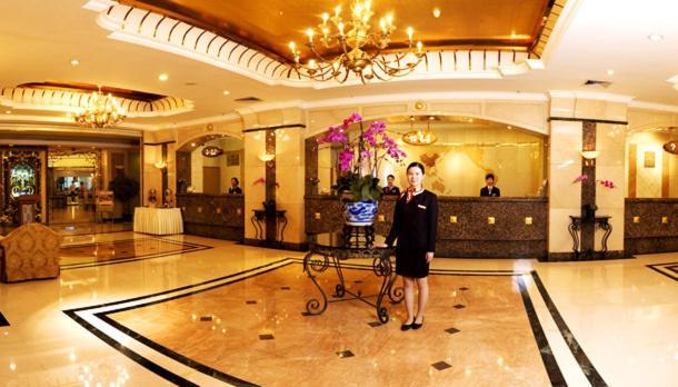 Green Land Hotel Kunming Bagian luar foto