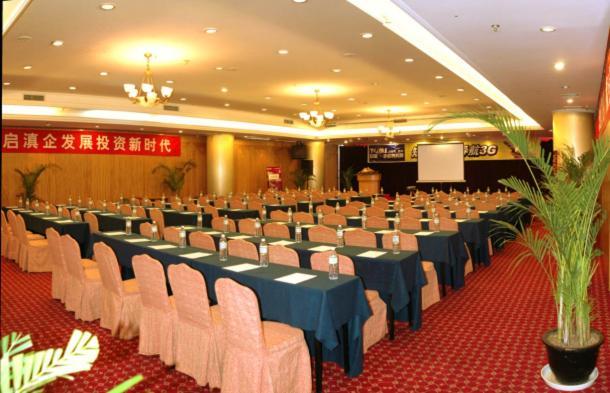 Green Land Hotel Kunming Bagian luar foto