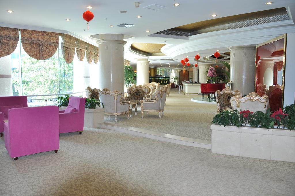 Green Land Hotel Kunming Bagian luar foto