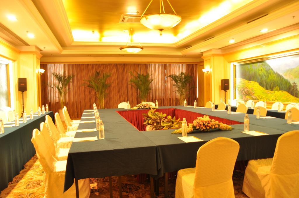 Green Land Hotel Kunming Bagian luar foto