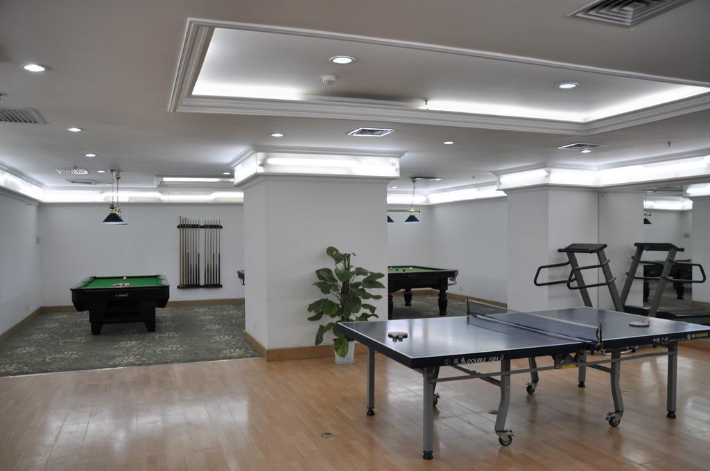 Green Land Hotel Kunming Bagian luar foto