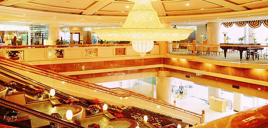 Green Land Hotel Kunming Bagian luar foto