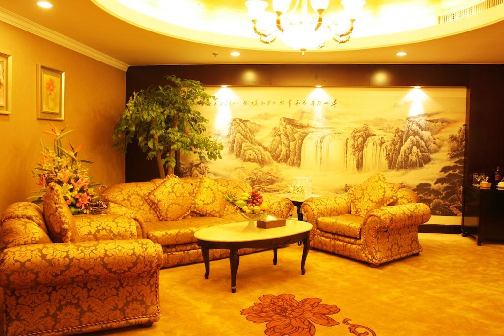 Green Land Hotel Kunming Bagian luar foto